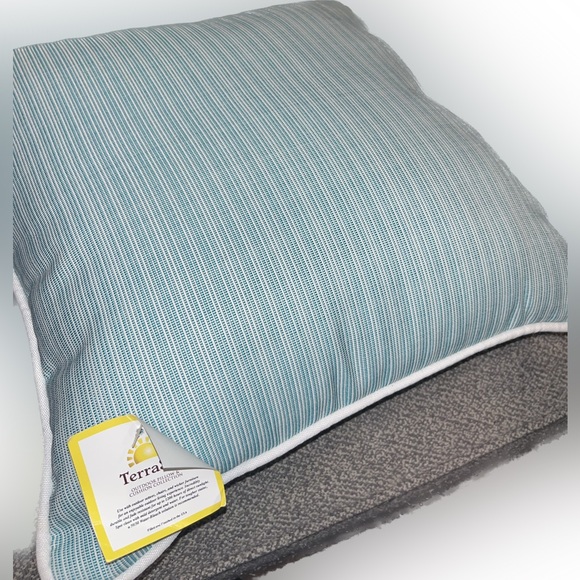NWT Terrasol Blue White Stripe Fade Resistant Outdoor Pillow for Patio Design - Picture 3 of 12